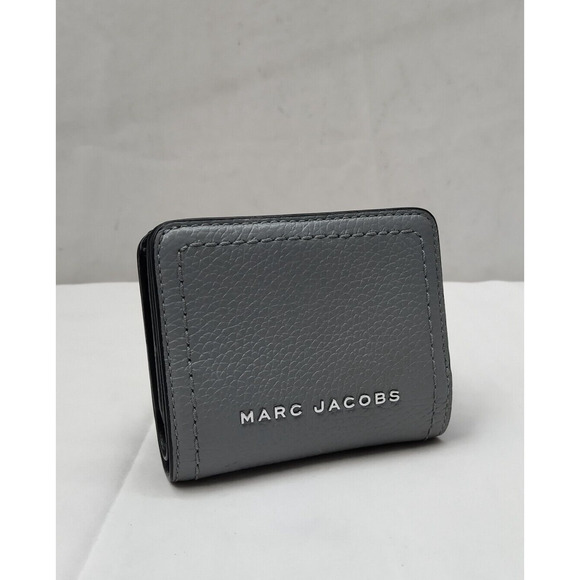 Marc Jacobs Gray Pebbled Leather Zip Around Credit Card Square Wallet - Picture 3 of 13